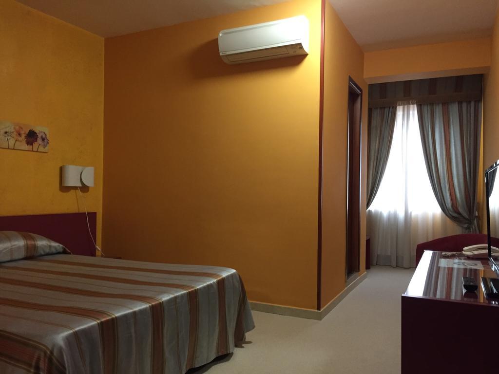Cristal Hotel Manocalzati Buitenkant foto