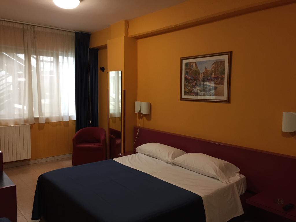 Cristal Hotel Manocalzati Buitenkant foto
